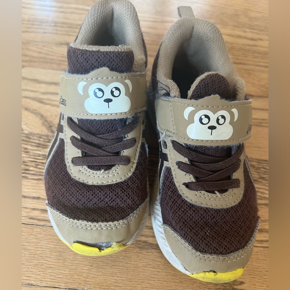 Asics Contend 7 Pre-school monkey shoes, Size 10 - Picture 3 of 5